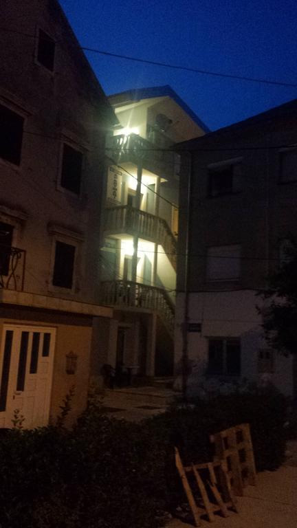 Apartments Lina Karlobag Quarto foto